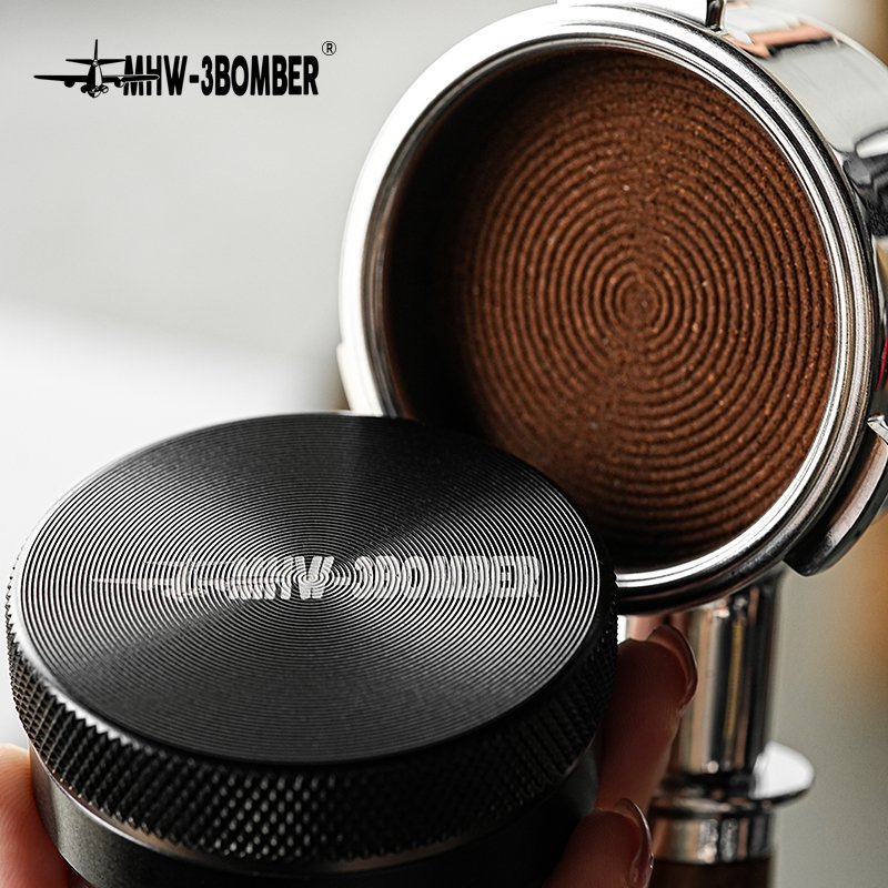 Circular grooves of the CD tamper and the pattern on the tamped coffee
